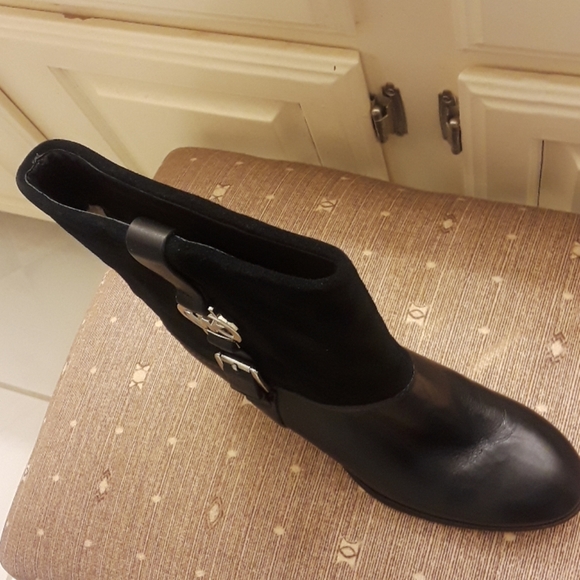 Michael Kors Boots, size 8M. Fulton Bootie - Picture 4 of 4